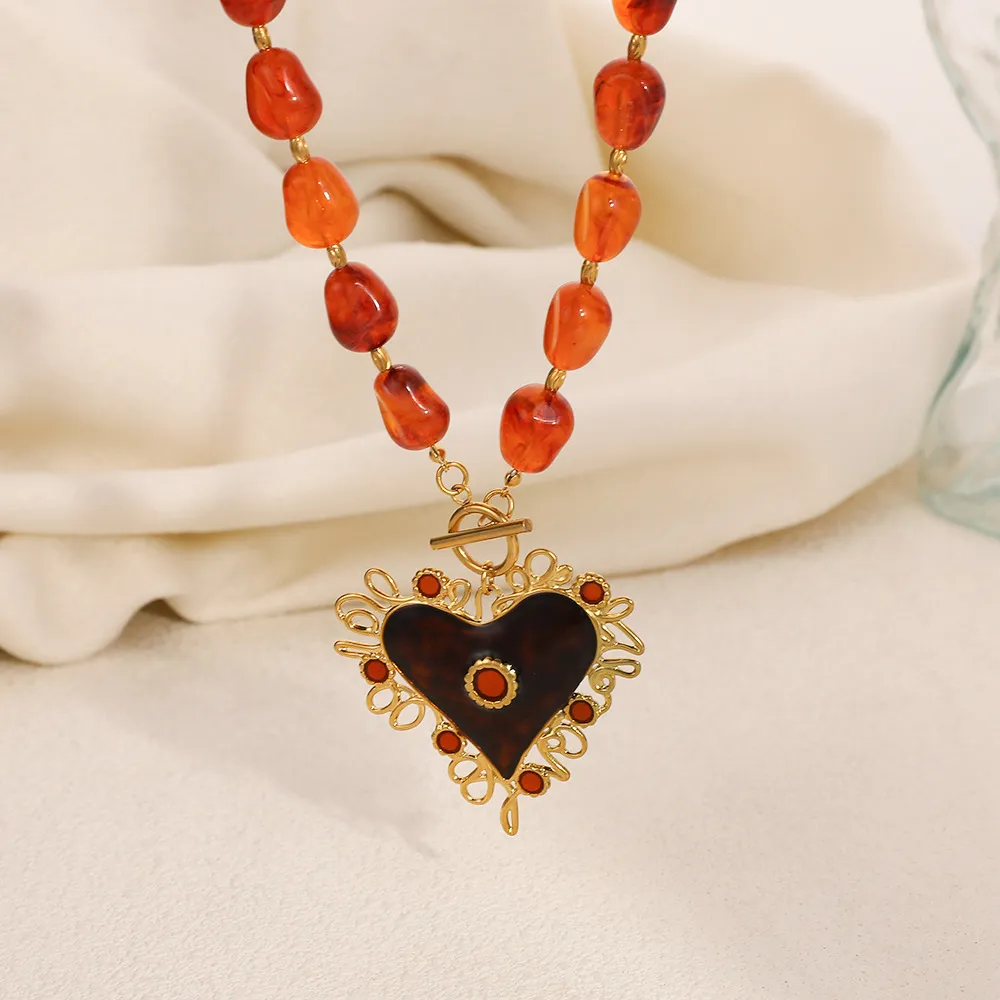 Custom Design Vintage Glamorous Big Heart Resin Necklace for women