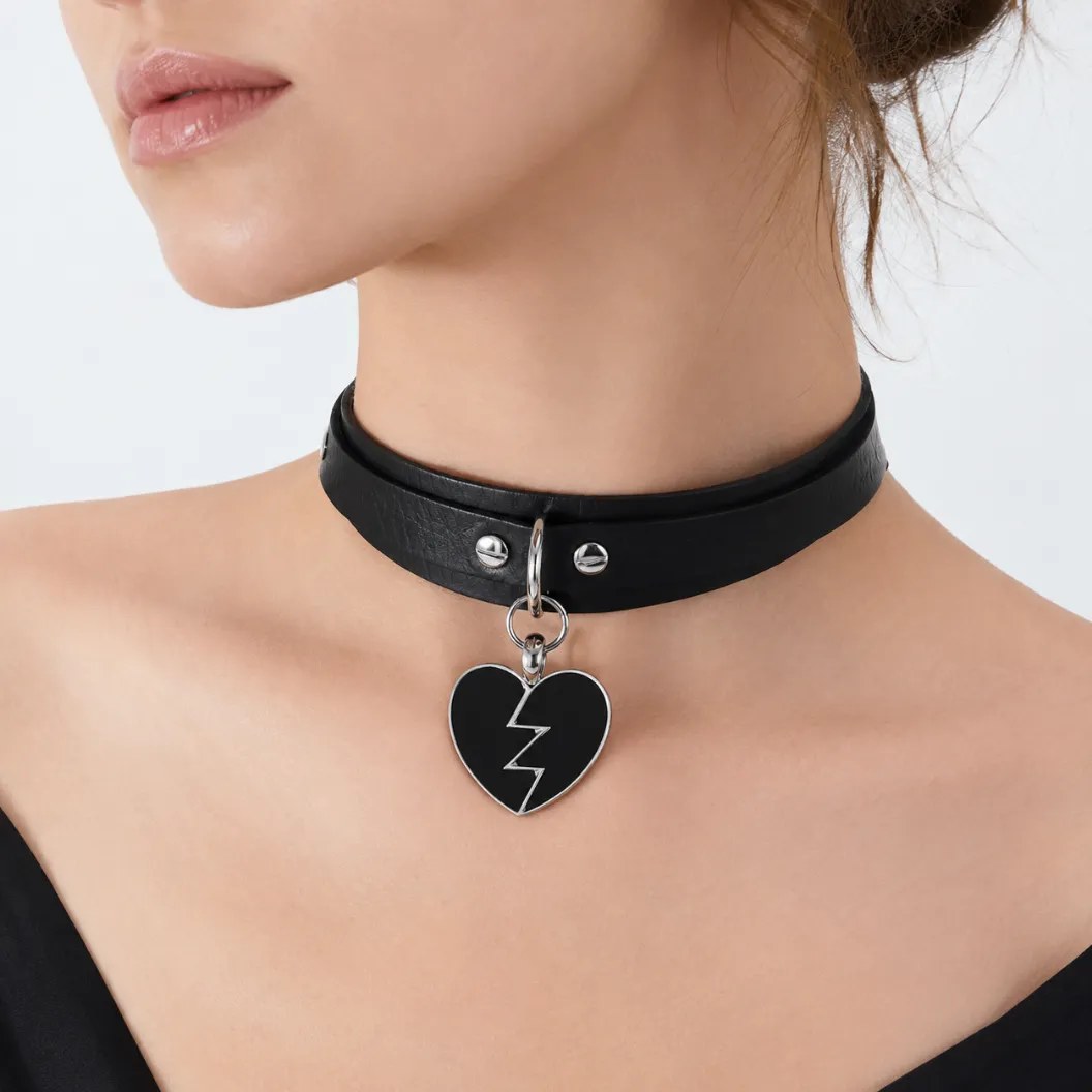 316L stainless steel with leather choker chain. OEM/ODM custom jewelry manufacturer.